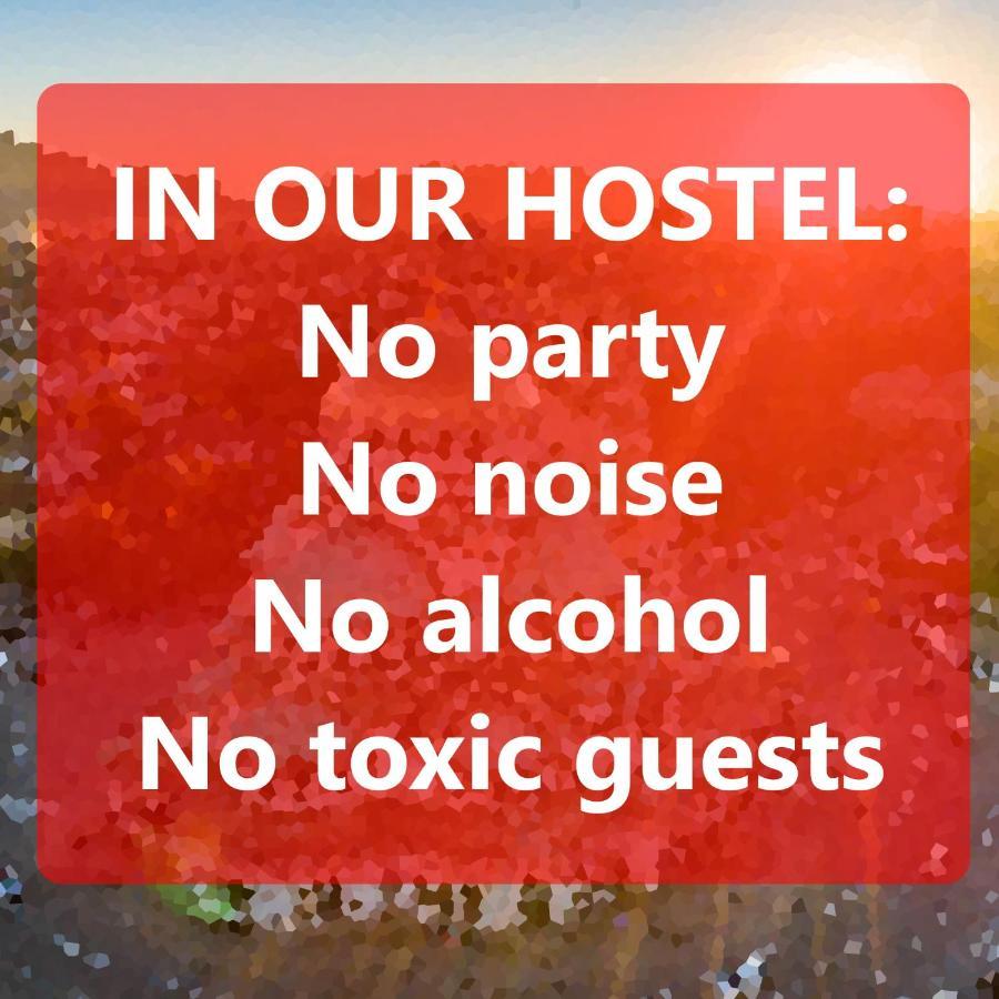 "No Party & Many Rules" Hostel N1 Sofia Buitenkant foto