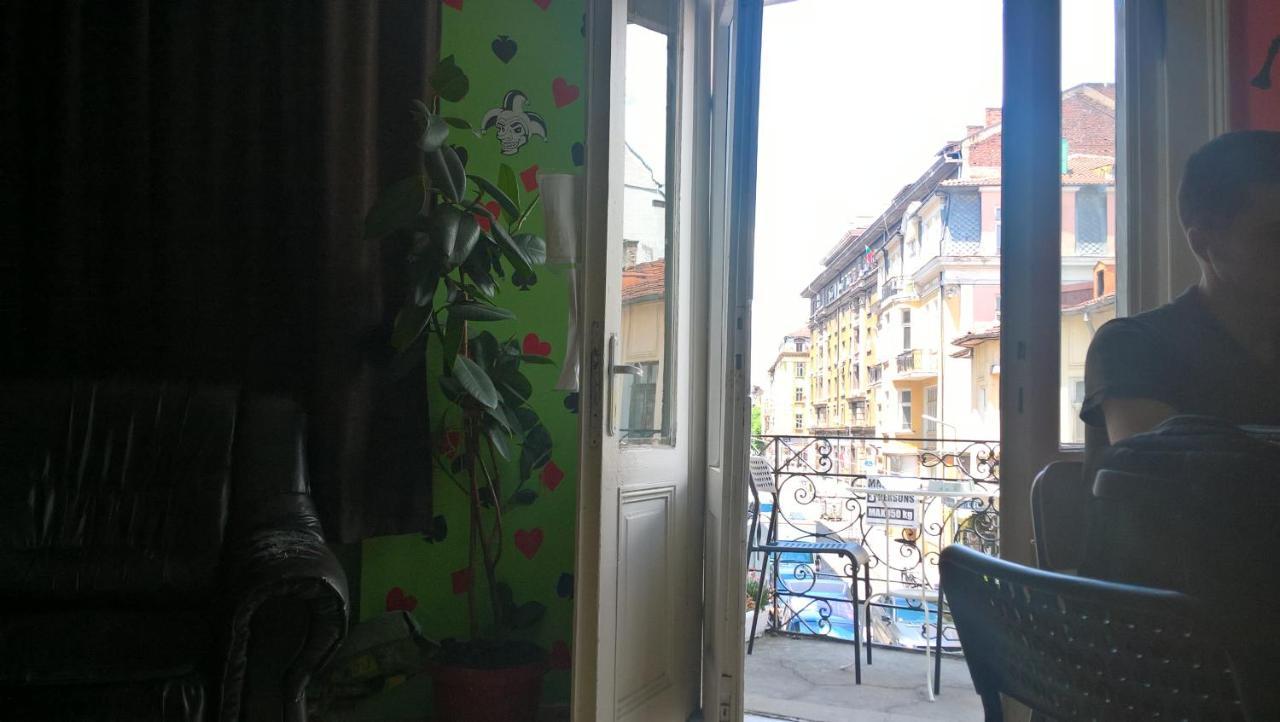 "No Party & Many Rules" Hostel N1 Sofia Buitenkant foto